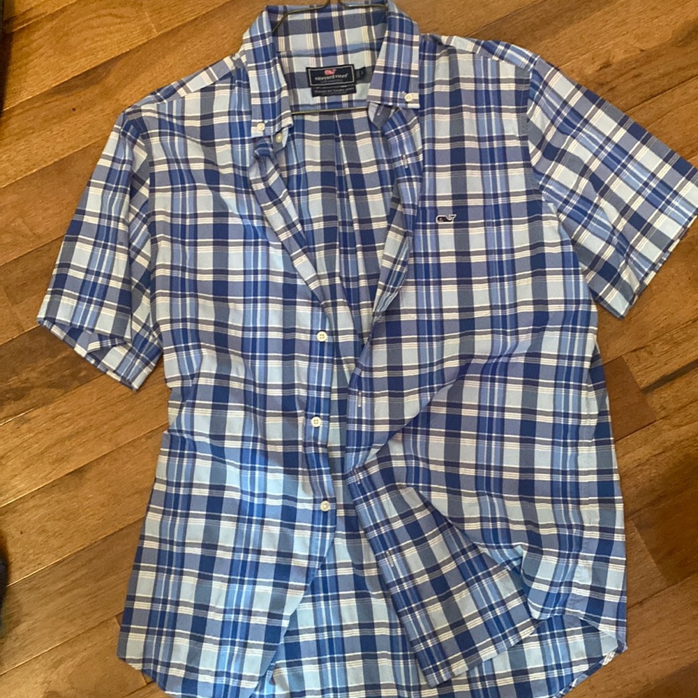 Vineyard Vines performance classic fit tucker shirt. Size adult L